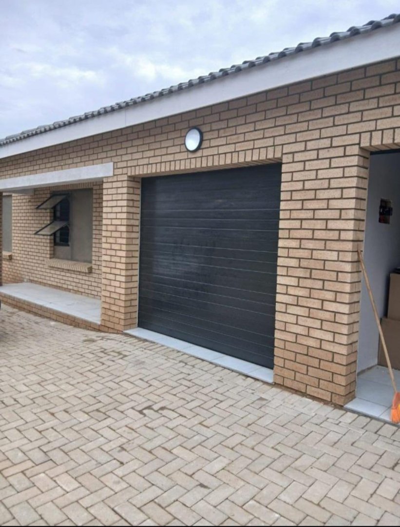 To Let 3 Bedroom Property for Rent in Flamwood North West